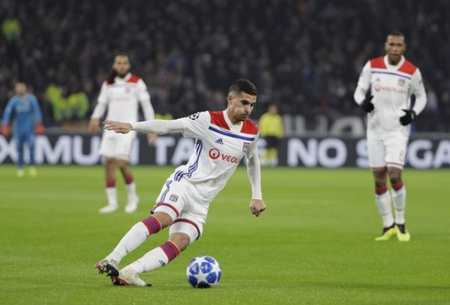 表现尤为突 表现尤为突